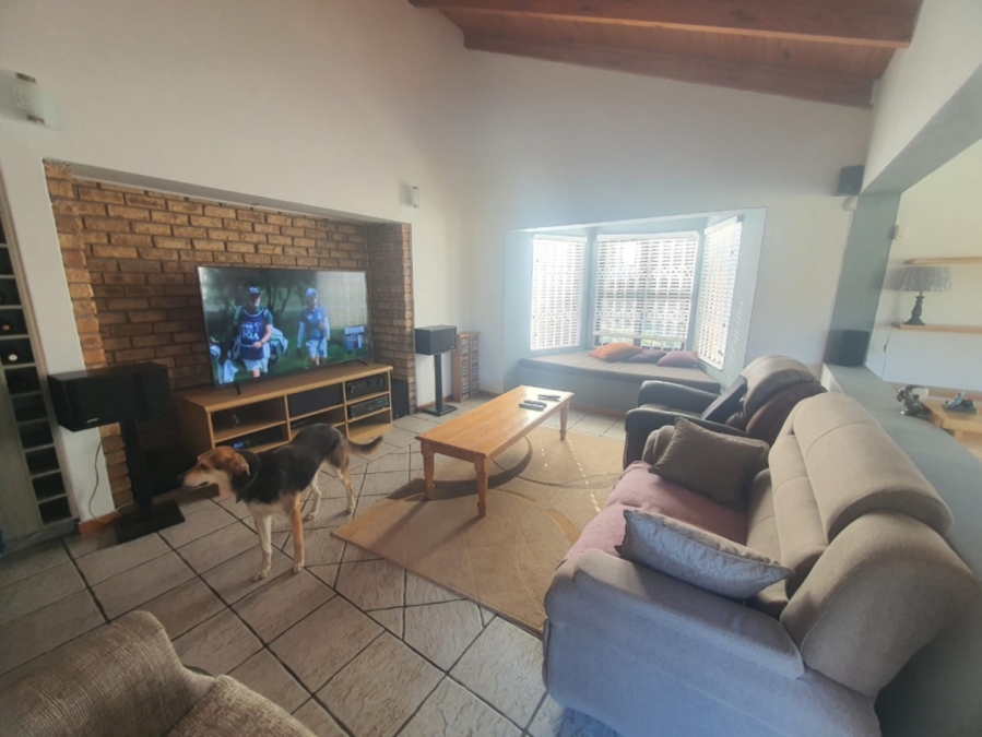 To Let 4 Bedroom Property for Rent in Beacon Bay Eastern Cape